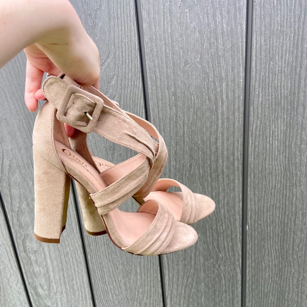 👡✨HEELS✨👡 - Picture 2 of 3